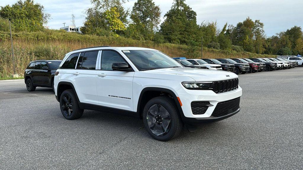 new 2025 Jeep Grand Cherokee car, priced at $47,195