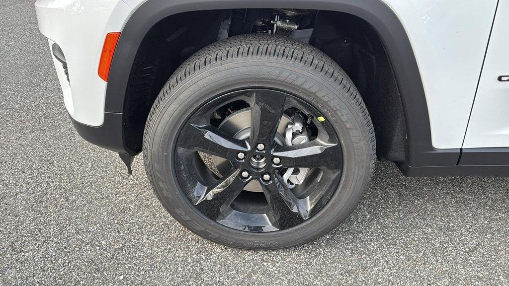 new 2025 Jeep Grand Cherokee car, priced at $47,195