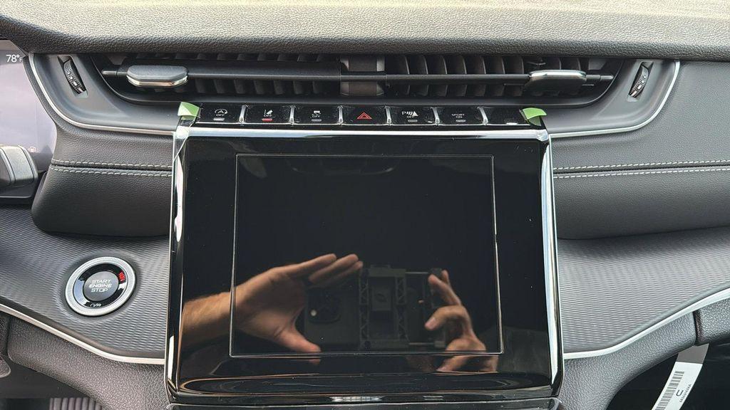 new 2025 Jeep Grand Cherokee car, priced at $47,195