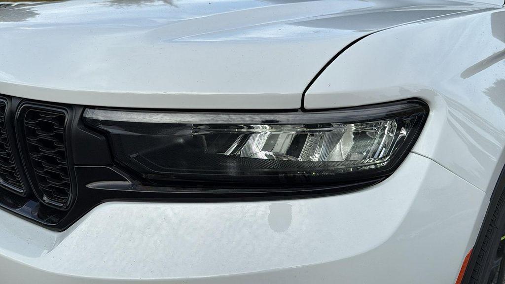 new 2025 Jeep Grand Cherokee car, priced at $47,195