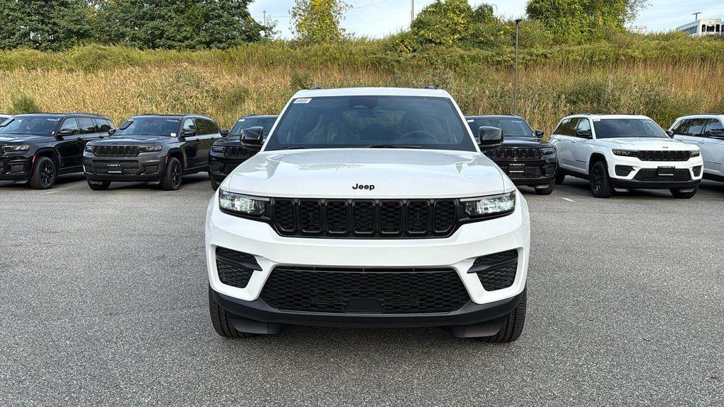 new 2025 Jeep Grand Cherokee car, priced at $47,195