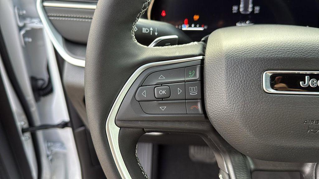 new 2025 Jeep Grand Cherokee car, priced at $47,195