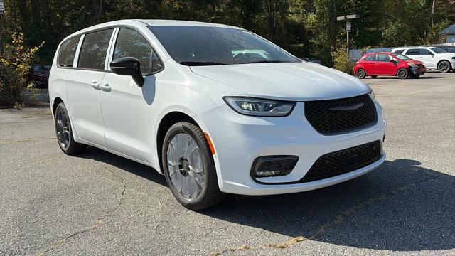 new 2026 Chrysler Pacifica car, priced at $46,615