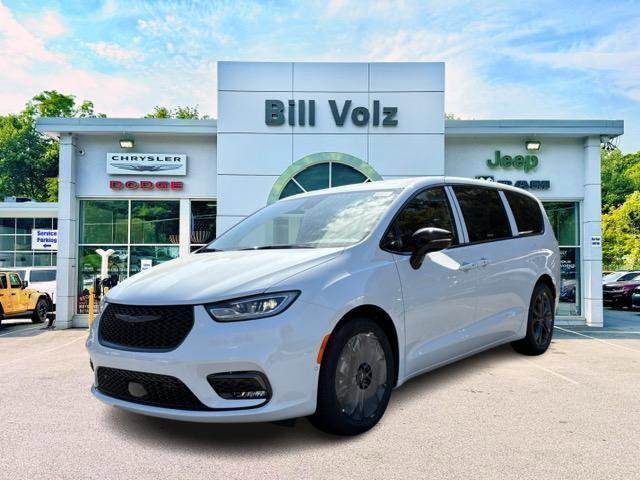 new 2026 Chrysler Pacifica car, priced at $46,615