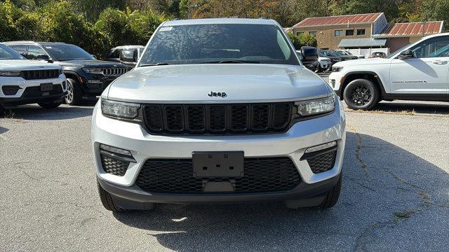 new 2025 Jeep Grand Cherokee car, priced at $51,999