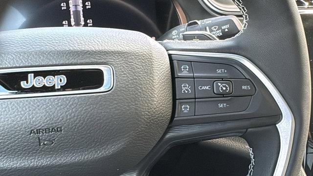 new 2025 Jeep Grand Cherokee car, priced at $45,595