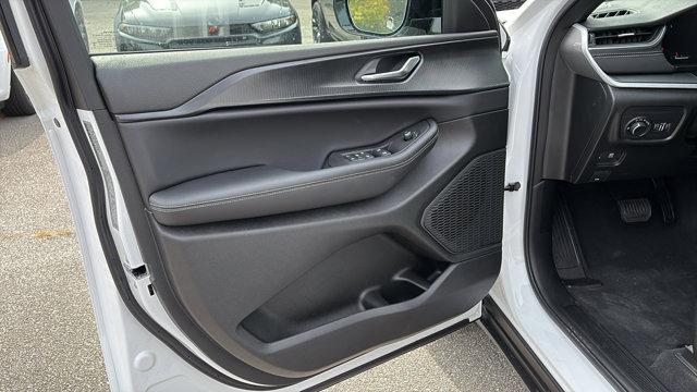 new 2025 Jeep Grand Cherokee car, priced at $45,575