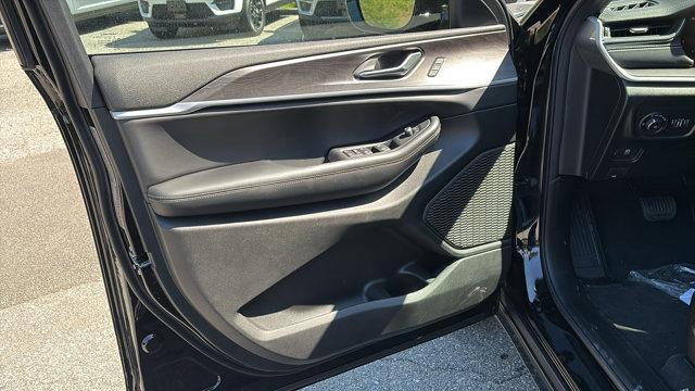 new 2025 Jeep Grand Cherokee car, priced at $46,999