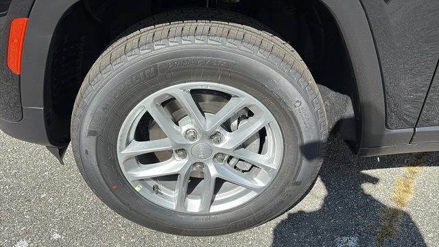 new 2025 Jeep Grand Cherokee car, priced at $43,595