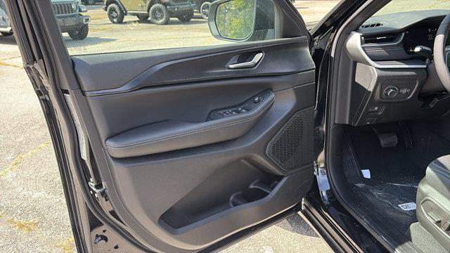 new 2025 Jeep Grand Cherokee car, priced at $43,595