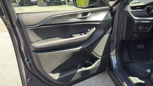 new 2025 Jeep Grand Cherokee car, priced at $45,595