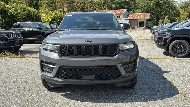 new 2025 Jeep Grand Cherokee car, priced at $45,595