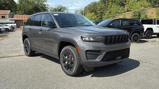 new 2025 Jeep Grand Cherokee car, priced at $45,595