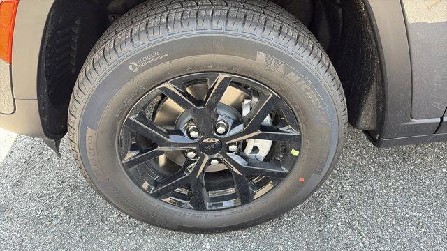 new 2025 Jeep Grand Cherokee car, priced at $45,595