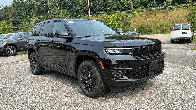 new 2025 Jeep Grand Cherokee car, priced at $45,999