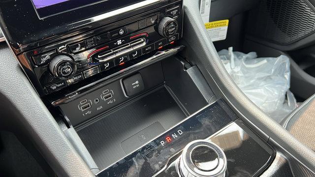 new 2025 Jeep Grand Cherokee car, priced at $45,999