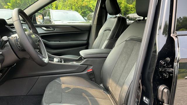 new 2025 Jeep Grand Cherokee car, priced at $45,999