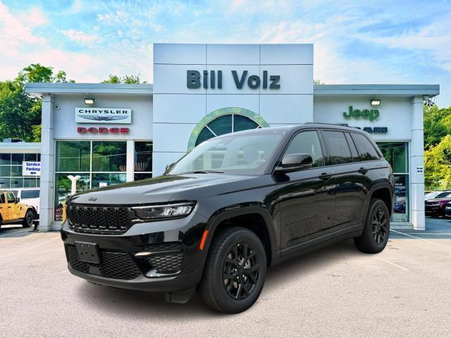 new 2025 Jeep Grand Cherokee car, priced at $45,999