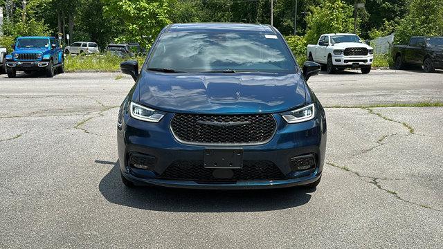 new 2024 Chrysler Pacifica Hybrid car, priced at $52,617