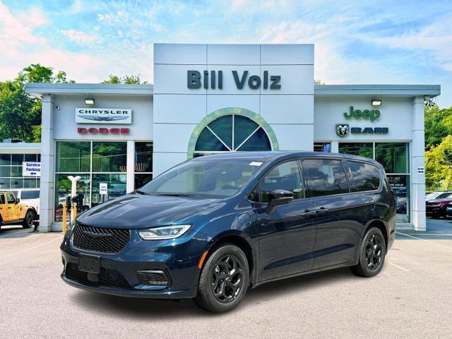 new 2024 Chrysler Pacifica Hybrid car, priced at $52,617