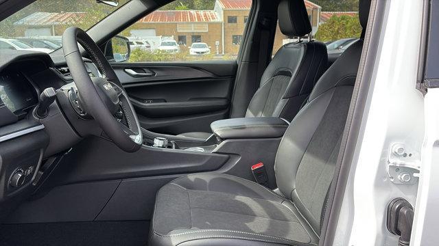 new 2025 Jeep Grand Cherokee car, priced at $46,135