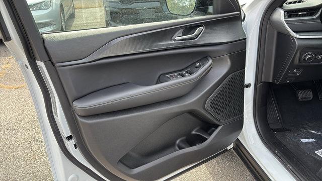 new 2025 Jeep Grand Cherokee car, priced at $46,135
