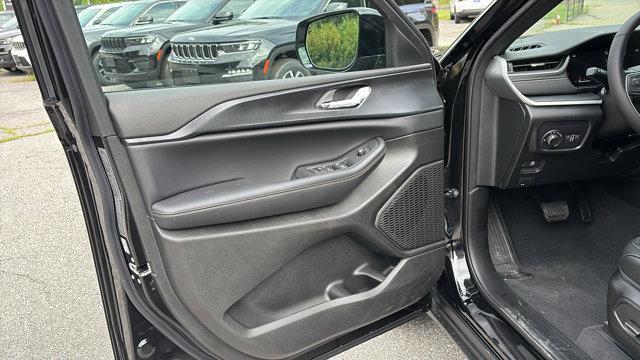 new 2025 Jeep Grand Cherokee car, priced at $46,730