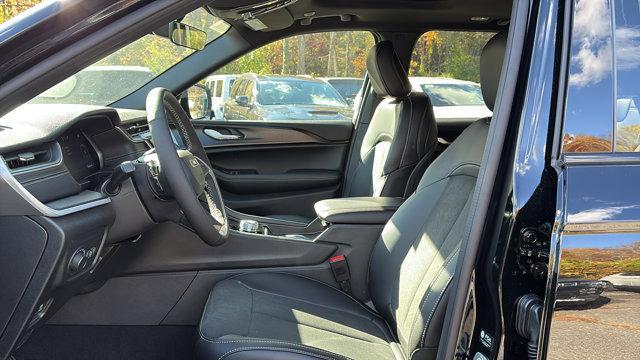 new 2025 Jeep Grand Cherokee car, priced at $46,195