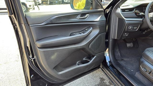 new 2025 Jeep Grand Cherokee car, priced at $46,195