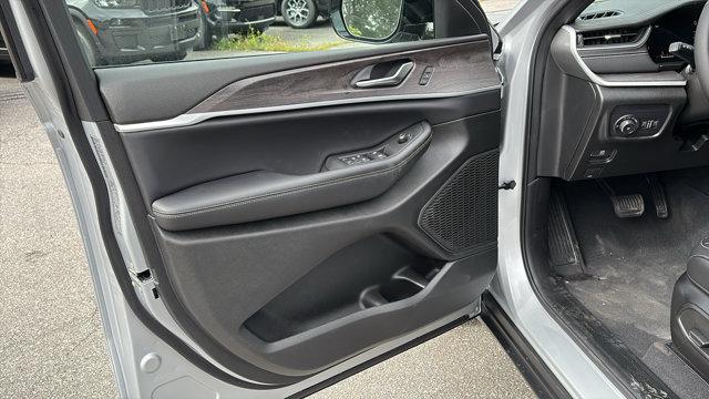 new 2025 Jeep Grand Cherokee car, priced at $49,695