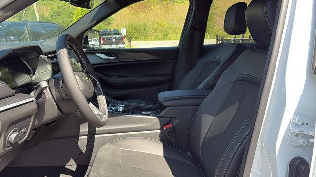 new 2025 Jeep Grand Cherokee car, priced at $45,695