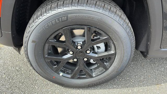 new 2025 Jeep Grand Cherokee car, priced at $45,595