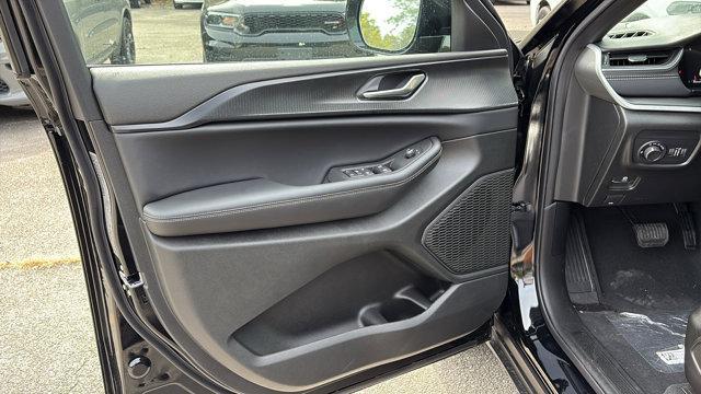 new 2025 Jeep Grand Cherokee car, priced at $45,595