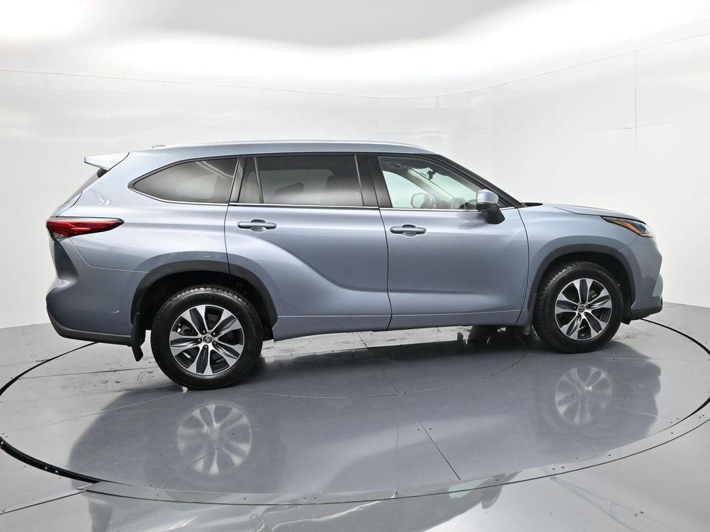 used 2021 Toyota Highlander car, priced at $29,462