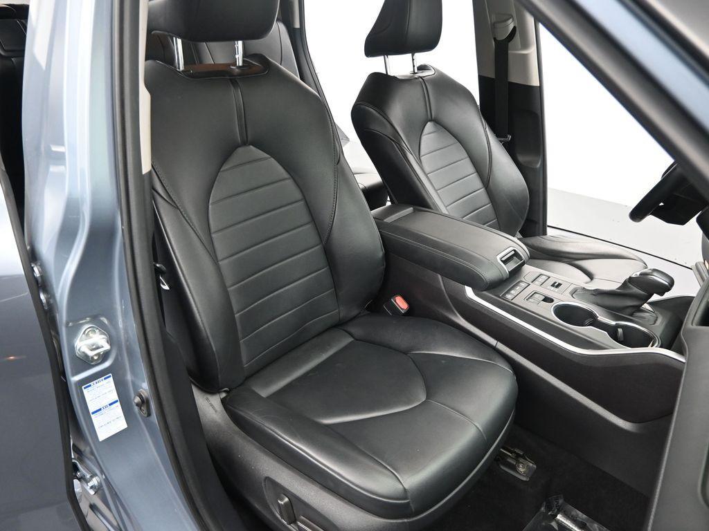 used 2021 Toyota Highlander car, priced at $29,462
