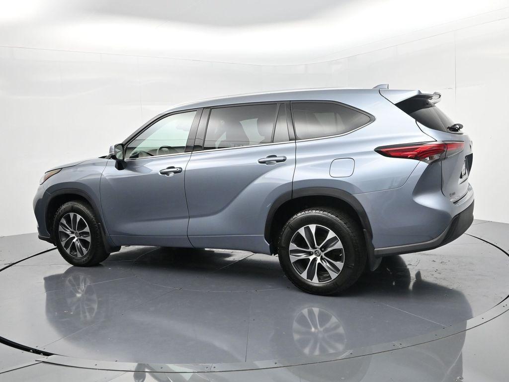 used 2021 Toyota Highlander car, priced at $29,462