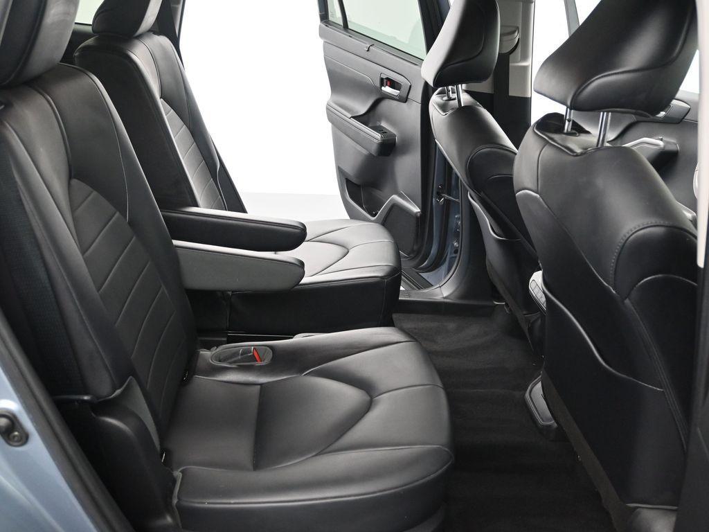 used 2021 Toyota Highlander car, priced at $29,462