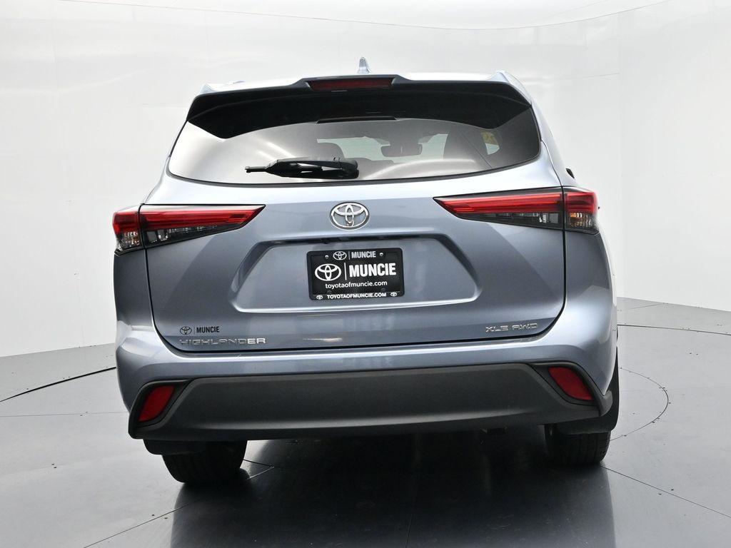used 2021 Toyota Highlander car, priced at $29,462