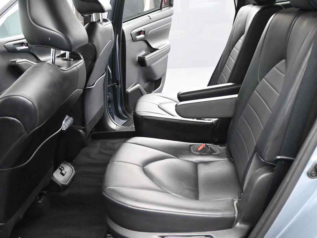 used 2021 Toyota Highlander car, priced at $29,462