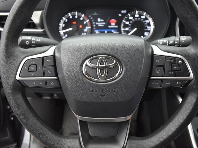 used 2023 Toyota Highlander car, priced at $34,184