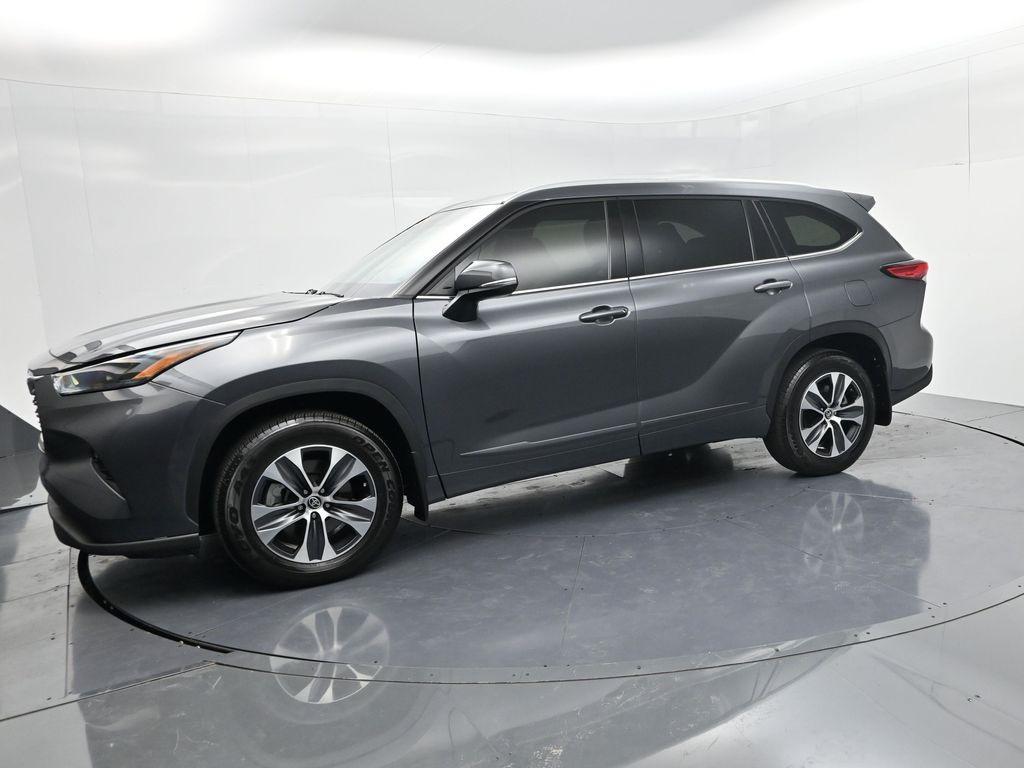 used 2022 Toyota Highlander car, priced at $36,221