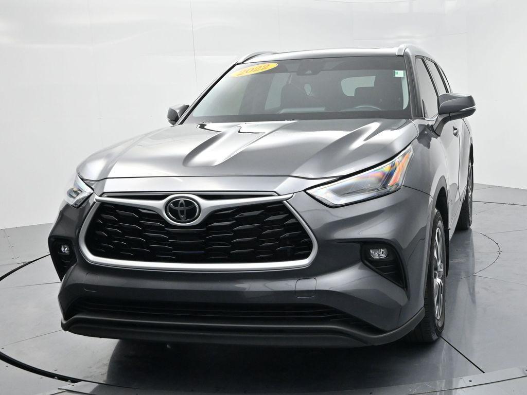 used 2022 Toyota Highlander car, priced at $36,221