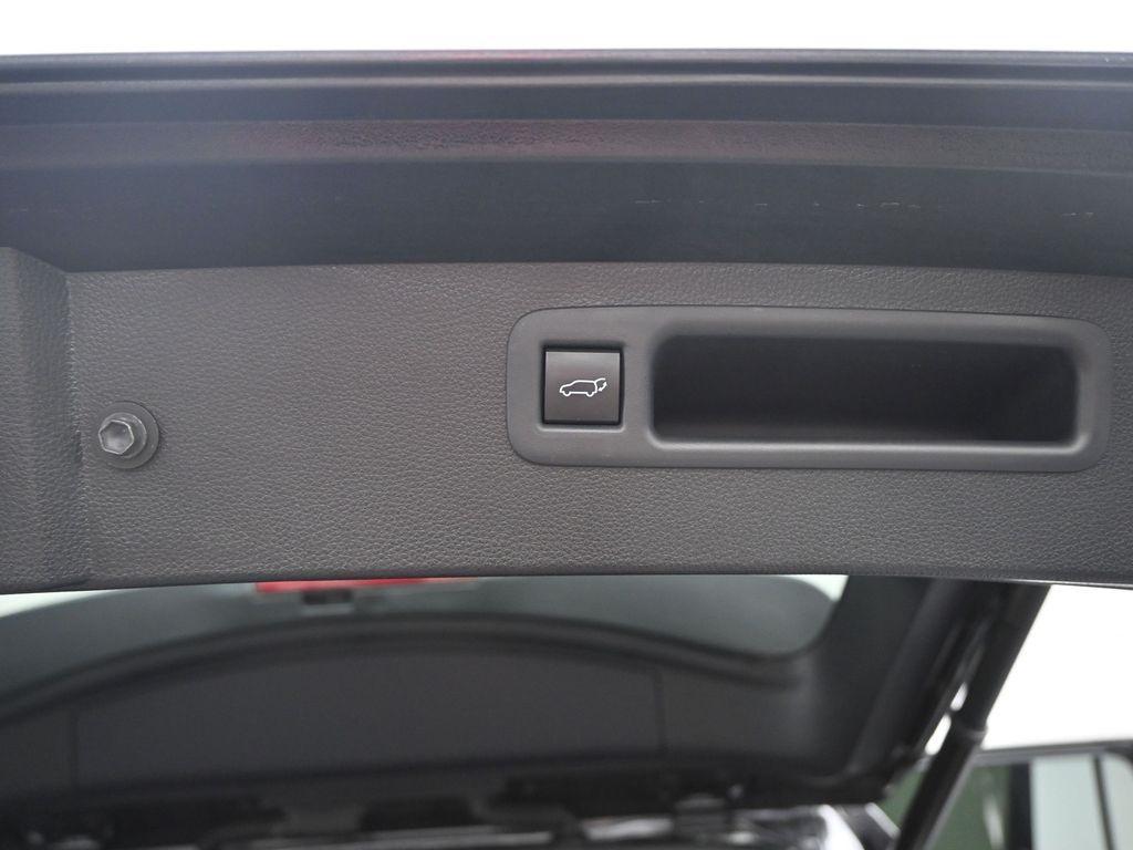 used 2022 Toyota Highlander car, priced at $36,221