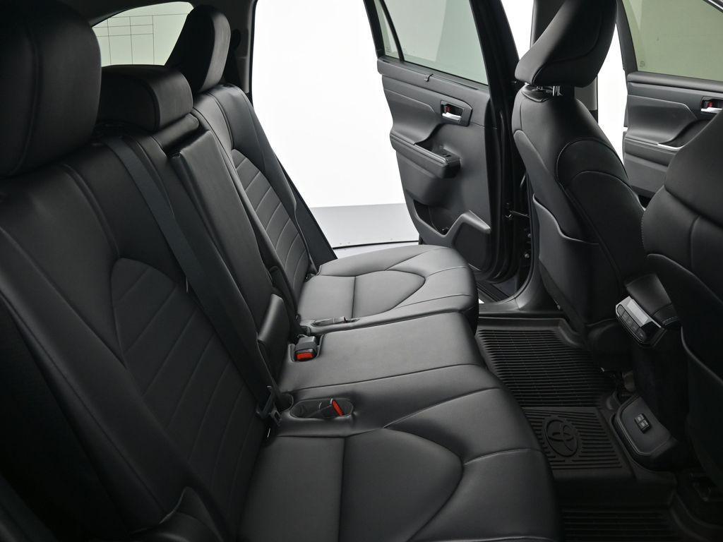 used 2022 Toyota Highlander car, priced at $36,221