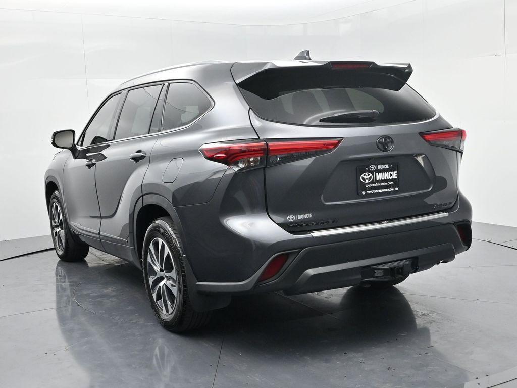 used 2022 Toyota Highlander car, priced at $36,221