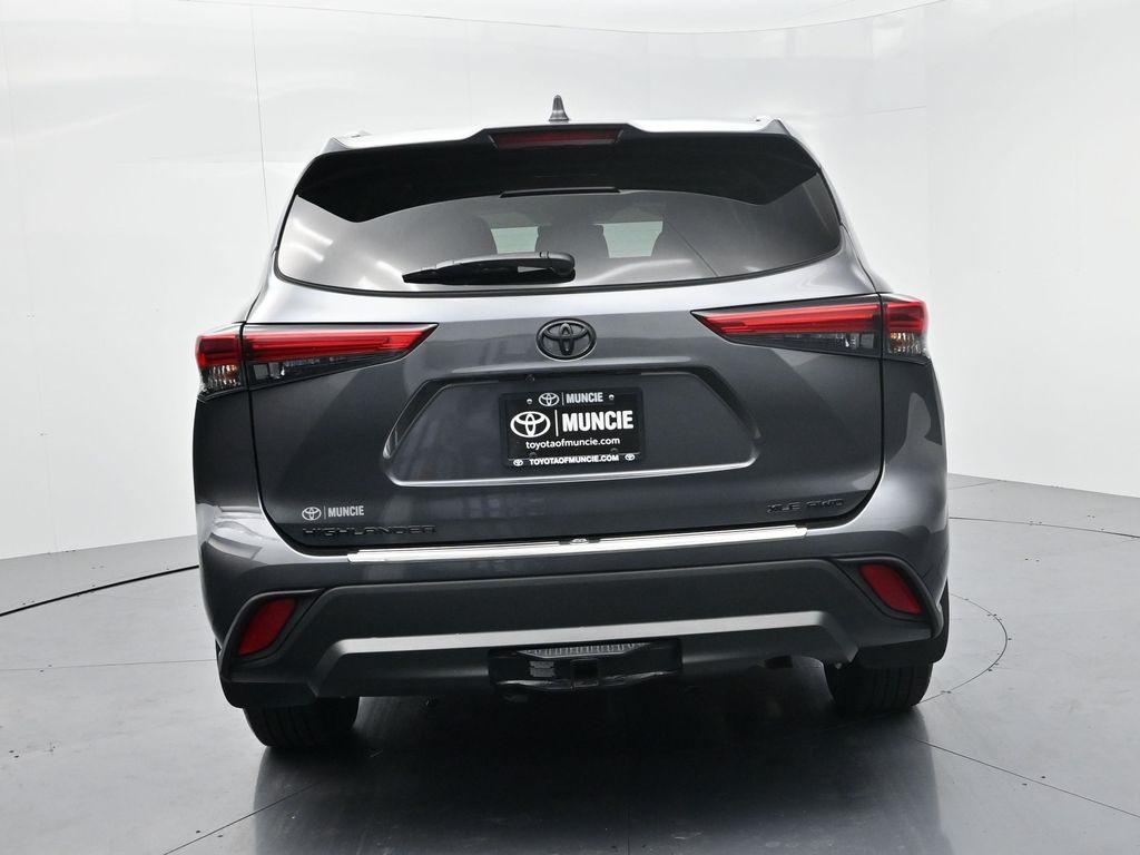used 2022 Toyota Highlander car, priced at $36,221