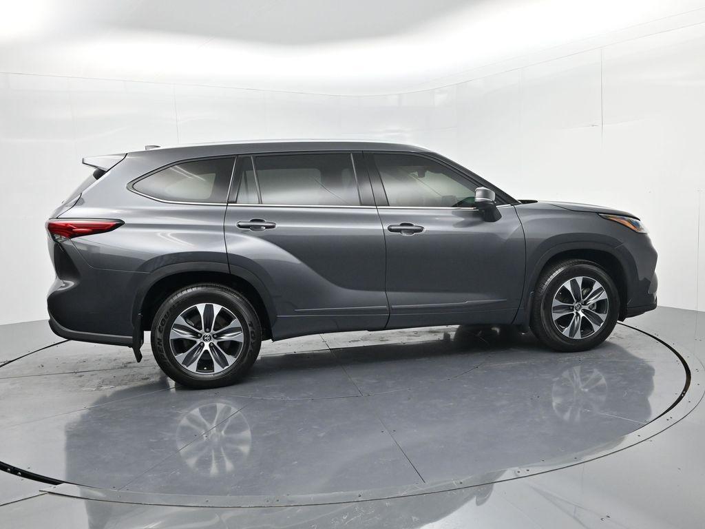 used 2022 Toyota Highlander car, priced at $36,221