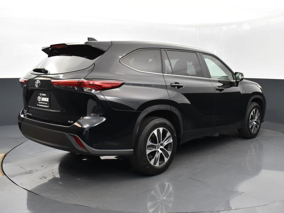 used 2023 Toyota Highlander car, priced at $38,579