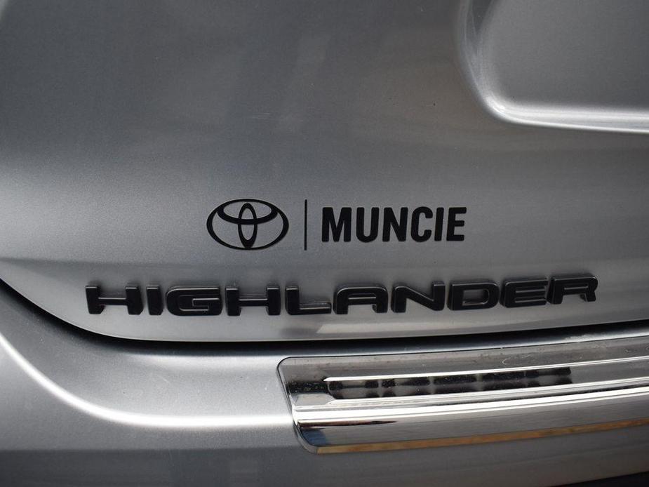 used 2023 Toyota Highlander car, priced at $40,297