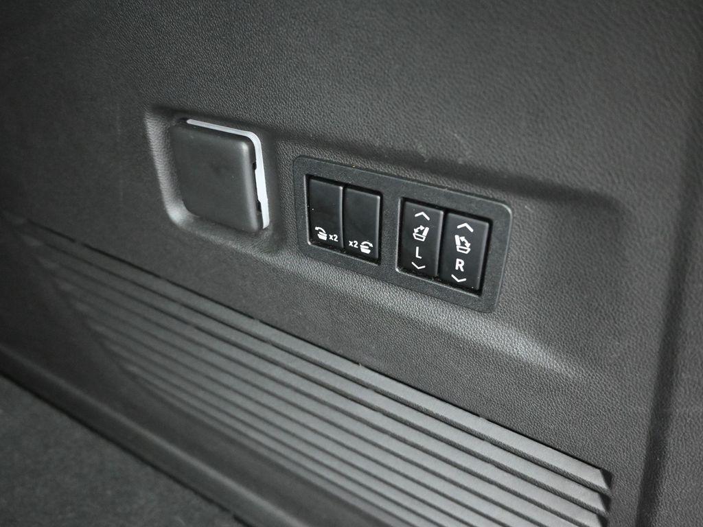 used 2021 GMC Yukon XL car, priced at $43,464
